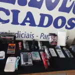 LOTE 259 - 60 – ITENS PARA INFORMÁTICA / CELULARES DIVERSOS (APROXIMADAMENTE) (NO ESTADO, NÃO SABEMOS SE FUNCIONA. LEILÃO NÃO TEM GARANTIA E NEM DEVOLUÇÃO, SUJEITO A POSSÍVEIS AVARIAS VISÍVEIS/OCULTAS E/OU AUSÊNCIA DE COMPONENTES)