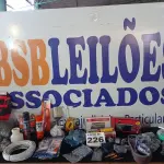 LOTE 226 - 50 – ITENS DE FERRAGISTA  (APROXIMADAMENTE)(NO ESTADO, NÃO SABEMOS SE FUNCIONA. LEILÃO NÃO TEM GARANTIA E NEM DEVOLUÇÃO, SUJEITO A POSSÍVEIS AVARIAS VISÍVEIS/OCULTAS E/OU AUSÊNCIA DE COMPONENTES)