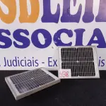 LOTE 438 - 02 PAINÉIS SOLARES 18V 10W. (NO ESTADO) ATENÇÃO! FAZER A VISITAÇÃO ANTES DE ARREMATAR, NÃO SABEMOS SE FUNCIONA. LEILÃO NÃO TEM GARANTIA E NEM DEVOLUÇÃO, SUJEITO A POSSÍVEIS AVARIAS VISÍVEIS/OCULTAS E/OU AUSÊNCIA DE COMPONENTES.