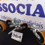 LOTE 364 - 01 - KIT COM 4 RODÍZIOS GIRATÓRIO COM FREIO PARA ANDAIME (NO ESTADO, NÃO SABEMOS SE FUNCIONA. LEILÃO NÃO TEM GARANTIA E NEM DEVOLUÇÃO, SUJEITO A POSSÍVEIS AVARIAS VISÍVEIS/OCULTAS E/OU AUSÊNCIA DE COMPONENTES)