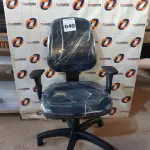 LOTE 040 - 01 CADEIRA DE ESCRITÓRIO COM BASE GIRATÓRIA. (NO ESTADO) ATENÇÃO! FAZER A VISITAÇÃO ANTES DE ARREMATAR, NÃO SABEMOS SE FUNCIONA. LEILÃO NÃO TEM GARANTIA E NEM DEVOLUÇÃO, SUJEITO A POSSÍVEIS AVARIAS VISÍVEIS/OCULTAS E/OU AUSÊNCIA DE COMPONENTES.
