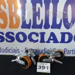 LOTE 391 - 01 - KIT COM 4 RODÍZIOS GIRATÓRIO COM FREIO PARA ANDAIME (NO ESTADO, NÃO SABEMOS SE FUNCIONA. LEILÃO NÃO TEM GARANTIA E NEM DEVOLUÇÃO, SUJEITO A POSSÍVEIS AVARIAS VISÍVEIS/OCULTAS E/OU AUSÊNCIA DE COMPONENTES)