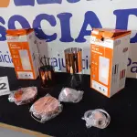 LOTE 382 - 02 - PENDENTES REDONDO PARA 1 LÂMPADA FIRST 12CM COBRE (NO ESTADO, NÃO SABEMOS SE FUNCIONA. LEILÃO NÃO TEM GARANTIA E NEM DEVOLUÇÃO, SUJEITO A POSSÍVEIS AVARIAS VISÍVEIS/OCULTAS E/OU AUSÊNCIA DE COMPONENTES)