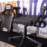 LOTE 433 - 01 – CADEIRA GAMER (NO ESTADO, NÃO SABEMOS SE FUNCIONA. LEILÃO NÃO TEM GARANTIA E NEM DEVOLUÇÃO, SUJEITO A POSSÍVEIS AVARIAS VISÍVEIS/OCULTAS E/OU AUSÊNCIA DE COMPONENTES)