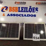 LOTE 034 - 02 PAINÉIS SOLARES 18V 10W. (NO ESTADO) ATENÇÃO! FAZER A VISITAÇÃO ANTES DE ARREMATAR, NÃO SABEMOS SE FUNCIONA. LEILÃO NÃO TEM GARANTIA E NEM DEVOLUÇÃO, SUJEITO A POSSÍVEIS AVARIAS VISÍVEIS/OCULTAS E/OU AUSÊNCIA DE COMPONENTES.