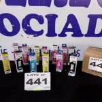 LOTE 441 - 13 - GARRAFAS DE TINTA EPSON (NO ESTADO, NÃO SABEMOS SE FUNCIONA. LEILÃO NÃO TEM GARANTIA E NEM DEVOLUÇÃO, SUJEITO A POSSÍVEIS AVARIAS VISÍVEIS/OCULTAS E/OU AUSÊNCIA DE COMPONENTES)