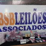 LOTE 379 - 30 – UTENSÍLIOS DE FESTAS (APROXIMADAMENTE) (NO ESTADO, NÃO SABEMOS SE FUNCIONA. LEILÃO NÃO TEM GARANTIA E NEM DEVOLUÇÃO, SUJEITO A POSSÍVEIS AVARIAS VISÍVEIS/OCULTAS E/OU AUSÊNCIA DE COMPONENTES)