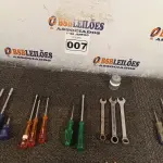 LOTE 007 - 01 FERRO DE SOLDA E CHAVES DIVERSAS. (NO ESTADO) ATENÇÃO! FAZER A VISITAÇÃO ANTES DE ARREMATAR, NÃO SABEMOS SE FUNCIONA. LEILÃO NÃO TEM GARANTIA E NEM DEVOLUÇÃO, SUJEITO A POSSÍVEIS AVARIAS VISÍVEIS/OCULTAS E/OU AUSÊNCIA DE COMPONENTES.