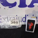 LOTE 388 - 01 - IPHONE 6S 32 GB CINZA LACRADO (NO ESTADO, NÃO SABEMOS SE FUNCIONA. LEILÃO NÃO TEM GARANTIA E NEM DEVOLUÇÃO, SUJEITO A POSSÍVEIS AVARIAS VISÍVEIS/OCULTAS E/OU AUSÊNCIA DE COMPONENTES)