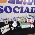 LOTE 396 - 04 – CÂMERAS DIVERSAS (NO ESTADO, NÃO SABEMOS SE FUNCIONA. LEILÃO NÃO TEM GARANTIA E NEM DEVOLUÇÃO, SUJEITO A POSSÍVEIS AVARIAS VISÍVEIS/OCULTAS E/OU AUSÊNCIA DE COMPONENTES)