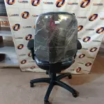 LOTE 040 - 01 CADEIRA DE ESCRITÓRIO COM BASE GIRATÓRIA. (NO ESTADO) ATENÇÃO! FAZER A VISITAÇÃO ANTES DE ARREMATAR, NÃO SABEMOS SE FUNCIONA. LEILÃO NÃO TEM GARANTIA E NEM DEVOLUÇÃO, SUJEITO A POSSÍVEIS AVARIAS VISÍVEIS/OCULTAS E/OU AUSÊNCIA DE COMPONENTES.