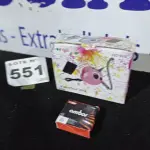 LOTE 551 - 01 - LIXADEIRA DE UNHA ELÉTRICA PROFISSIONAL – 01 ADESIVO AMBAR 6ML (NO ESTADO, NÃO SABEMOS SE FUNCIONA. LEILÃO NÃO TEM GARANTIA E NEM DEVOLUÇÃO, SUJEITO A POSSÍVEIS AVARIAS VISÍVEIS/OCULTAS E/OU AUSÊNCIA DE COMPONENTES)