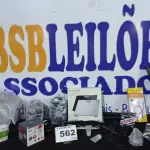 LOTE 562 - 100 – ITENS DIVERSOS (APROXIMADAMENTE)(NO ESTADO, NÃO SABEMOS SE FUNCIONA. LEILÃO NÃO TEM GARANTIA E NEM DEVOLUÇÃO, SUJEITO A POSSÍVEIS AVARIAS VISÍVEIS/OCULTAS E/OU AUSÊNCIA DE COMPONENTES)