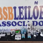 LOTE 478 - 35 – ITENS INFORMÁTICA/CELULARES DIVERSOS (APROXIMADAMENTE)(NO ESTADO, NÃO SABEMOS SE FUNCIONA. LEILÃO NÃO TEM GARANTIA E NEM DEVOLUÇÃO, SUJEITO A POSSÍVEIS AVARIAS VISÍVEIS/OCULTAS E/OU AUSÊNCIA DE COMPONENTES)