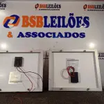LOTE 034 - 02 PAINÉIS SOLARES 18V 10W. (NO ESTADO) ATENÇÃO! FAZER A VISITAÇÃO ANTES DE ARREMATAR, NÃO SABEMOS SE FUNCIONA. LEILÃO NÃO TEM GARANTIA E NEM DEVOLUÇÃO, SUJEITO A POSSÍVEIS AVARIAS VISÍVEIS/OCULTAS E/OU AUSÊNCIA DE COMPONENTES.