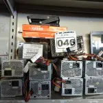 LOTE 046 - 04 PAINÉIS DE LED E 10 FONTES PARA PC MARCAS E MODELOS DIVERSOS. (NO ESTADO) ATENÇÃO! FAZER A VISITAÇÃO ANTES DE ARREMATAR, NÃO SABEMOS SE FUNCIONA. LEILÃO NÃO TEM GARANTIA E NEM DEVOLUÇÃO, SUJEITO A POSSÍVEIS AVARIAS VISÍVEIS/OCULTAS E/OU AUSÊNCIA DE COMPONENTES.