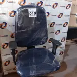 LOTE 010 - 01 CADEIRA DE ESCRITÓRIO COM BASE GIRATÓRIA. (NO ESTADO) ATENÇÃO! FAZER A VISITAÇÃO ANTES DE ARREMATAR, NÃO SABEMOS SE FUNCIONA. LEILÃO NÃO TEM GARANTIA E NEM DEVOLUÇÃO, SUJEITO A POSSÍVEIS AVARIAS VISÍVEIS/OCULTAS E/OU AUSÊNCIA DE COMPONENTES.