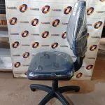 LOTE 030 - 01 CADEIRA DE ESCRITÓRIO COM BASE GIRATÓRIA. (NO ESTADO) ATENÇÃO! FAZER A VISITAÇÃO ANTES DE ARREMATAR, NÃO SABEMOS SE FUNCIONA. LEILÃO NÃO TEM GARANTIA E NEM DEVOLUÇÃO, SUJEITO A POSSÍVEIS AVARIAS VISÍVEIS/OCULTAS E/OU AUSÊNCIA DE COMPONENTES.