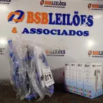 LOTE 011 - 10 MÁSCARAS DE PROTEÇÃO E 04 TERMÔMETROS INFRAVERMELHO. (NO ESTADO) ATENÇÃO! FAZER A VISITAÇÃO ANTES DE ARREMATAR, NÃO SABEMOS SE FUNCIONA. LEILÃO NÃO TEM GARANTIA E NEM DEVOLUÇÃO, SUJEITO A POSSÍVEIS AVARIAS VISÍVEIS/OCULTAS E/OU AUSÊNCIA DE COMPONENTES.