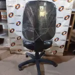 LOTE 090 - 01 CADEIRA DE ESCRITÓRIO COM BASE GIRATÓRIA. (NO ESTADO) ATENÇÃO! FAZER A VISITAÇÃO ANTES DE ARREMATAR, NÃO SABEMOS SE FUNCIONA. LEILÃO NÃO TEM GARANTIA E NEM DEVOLUÇÃO, SUJEITO A POSSÍVEIS AVARIAS VISÍVEIS/OCULTAS E/OU AUSÊNCIA DE COMPONENTES.