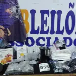 LOTE 555 - 80 – ITENS DIVERSOS (APROXIMADAMENTE)(NO ESTADO, NÃO SABEMOS SE FUNCIONA. LEILÃO NÃO TEM GARANTIA E NEM DEVOLUÇÃO, SUJEITO A POSSÍVEIS AVARIAS VISÍVEIS/OCULTAS E/OU AUSÊNCIA DE COMPONENTES)