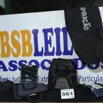 LOTE 561 - 06 – BOLSAS DIVERSAS (NO ESTADO, NÃO SABEMOS SE FUNCIONA. LEILÃO NÃO TEM GARANTIA E NEM DEVOLUÇÃO, SUJEITO A POSSÍVEIS AVARIAS VISÍVEIS/OCULTAS E/OU AUSÊNCIA DE COMPONENTES)