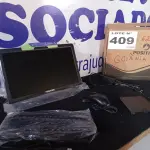LOTE 409 - 01 - COMPUTADOR TUDO EM UM POSITIVO (NO ESTADO, NÃO SABEMOS SE FUNCIONA. LEILÃO NÃO TEM GARANTIA E NEM DEVOLUÇÃO, SUJEITO A POSSÍVEIS AVARIAS VISÍVEIS/OCULTAS E/OU AUSÊNCIA DE COMPONENTES)