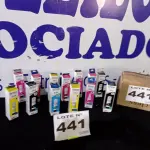 LOTE 441 - 13 - GARRAFAS DE TINTA EPSON (NO ESTADO, NÃO SABEMOS SE FUNCIONA. LEILÃO NÃO TEM GARANTIA E NEM DEVOLUÇÃO, SUJEITO A POSSÍVEIS AVARIAS VISÍVEIS/OCULTAS E/OU AUSÊNCIA DE COMPONENTES)