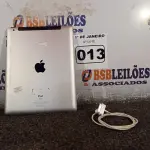 LOTE 013 - 01 IPAD 64 GB COM CABO. (NO ESTADO) ATENÇÃO! FAZER A VISITAÇÃO ANTES DE ARREMATAR, NÃO SABEMOS SE FUNCIONA. LEILÃO NÃO TEM GARANTIA E NEM DEVOLUÇÃO, SUJEITO A POSSÍVEIS AVARIAS VISÍVEIS/OCULTAS E/OU AUSÊNCIA DE COMPONENTES.