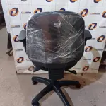 LOTE 060 - 01 CADEIRA DE ESCRITÓRIO COM BASE GIRATÓRIA. (NO ESTADO) ATENÇÃO! FAZER A VISITAÇÃO ANTES DE ARREMATAR, NÃO SABEMOS SE FUNCIONA. LEILÃO NÃO TEM GARANTIA E NEM DEVOLUÇÃO, SUJEITO A POSSÍVEIS AVARIAS VISÍVEIS/OCULTAS E/OU AUSÊNCIA DE COMPONENTES.