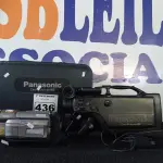 LOTE 436 - 02 FILMADORAS SENDO UMA PANASONIC E A OUTRA JVC (NO ESTADO) ATENÇÃO! FAZER A VISITAÇÃO ANTES DE ARREMATAR, NÃO SABEMOS SE FUNCIONA. LEILÃO NÃO TEM GARANTIA E NEM DEVOLUÇÃO, SUJEITO A POSSÍVEIS AVARIAS VISÍVEIS/OCULTAS E/OU AUSÊNCIA DE COMPONENTES.