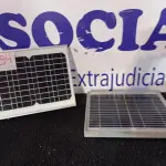 LOTE 394 - 02 PAINÉIS SOLARES 18V 10W. (NO ESTADO) ATENÇÃO! FAZER A VISITAÇÃO ANTES DE ARREMATAR, NÃO SABEMOS SE FUNCIONA. LEILÃO NÃO TEM GARANTIA E NEM DEVOLUÇÃO, SUJEITO A POSSÍVEIS AVARIAS VISÍVEIS/OCULTAS E/OU AUSÊNCIA DE COMPONENTES.