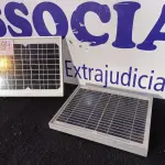 LOTE 394 - 02 PAINÉIS SOLARES 18V 10W. (NO ESTADO) ATENÇÃO! FAZER A VISITAÇÃO ANTES DE ARREMATAR, NÃO SABEMOS SE FUNCIONA. LEILÃO NÃO TEM GARANTIA E NEM DEVOLUÇÃO, SUJEITO A POSSÍVEIS AVARIAS VISÍVEIS/OCULTAS E/OU AUSÊNCIA DE COMPONENTES.