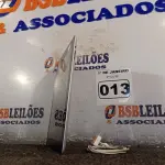 LOTE 013 - 01 IPAD 64 GB COM CABO. (NO ESTADO) ATENÇÃO! FAZER A VISITAÇÃO ANTES DE ARREMATAR, NÃO SABEMOS SE FUNCIONA. LEILÃO NÃO TEM GARANTIA E NEM DEVOLUÇÃO, SUJEITO A POSSÍVEIS AVARIAS VISÍVEIS/OCULTAS E/OU AUSÊNCIA DE COMPONENTES.
