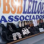 LOTE 168 - 17 - CALÇADOS FEMININOS VARIADOS (NO ESTADO, NÃO SABEMOS SE FUNCIONA. LEILÃO NÃO TEM GARANTIA E NEM DEVOLUÇÃO, SUJEITO A POSSÍVEIS AVARIAS VISÍVEIS/OCULTAS E/OU AUSÊNCIA DE COMPONENTES)