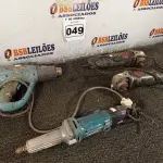 LOTE 049 - 02 ESMERILHADEIRAS, 01 RETIFICA E 01 SOPRADOR MARCAS E MODELOS DIVERSOS PARA RETIRADA DE PEÇAS. (NO ESTADO) ATENÇÃO! FAZER A VISITAÇÃO ANTES DE ARREMATAR, NÃO SABEMOS SE FUNCIONA. LEILÃO NÃO TEM GARANTIA E NEM DEVOLUÇÃO, SUJEITO A POSSÍVEIS AVARIAS VISÍVEIS/OCULTAS E/OU AUSÊNCIA DE COMPONENTES.