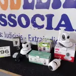LOTE 396 - 04 – CÂMERAS DIVERSAS (NO ESTADO, NÃO SABEMOS SE FUNCIONA. LEILÃO NÃO TEM GARANTIA E NEM DEVOLUÇÃO, SUJEITO A POSSÍVEIS AVARIAS VISÍVEIS/OCULTAS E/OU AUSÊNCIA DE COMPONENTES)