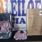 LOTE 404 - 01 – BEBE CONFORTO CINZA COM ROSA (NO ESTADO, NÃO SABEMOS SE FUNCIONA. LEILÃO NÃO TEM GARANTIA E NEM DEVOLUÇÃO, SUJEITO A POSSÍVEIS AVARIAS VISÍVEIS/OCULTAS E/OU AUSÊNCIA DE COMPONENTES)
