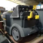 LOTE 157 - 01 EXTRATORA PROFISSIONAL MARCA KARCHER PUZZI 10/2. (NO ESTADO) ATENÇÃO! FAZER A VISITAÇÃO ANTES DE ARREMATAR, NÃO SABEMOS SE FUNCIONA. LEILÃO NÃO TEM GARANTIA E NEM DEVOLUÇÃO, SUJEITO A POSSÍVEIS AVARIAS VISÍVEIS/OCULTAS E/OU AUSÊNCIA DE COMPONENTES.