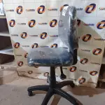 LOTE 170 - 01 CADEIRA DE ESCRITÓRIO COM BASE GIRATÓRIA. (NO ESTADO) ATENÇÃO! FAZER A VISITAÇÃO ANTES DE ARREMATAR, NÃO SABEMOS SE FUNCIONA. LEILÃO NÃO TEM GARANTIA E NEM DEVOLUÇÃO, SUJEITO A POSSÍVEIS AVARIAS VISÍVEIS/OCULTAS E/OU AUSÊNCIA DE COMPONENTES.