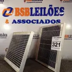 LOTE 321 - 02 PAINÉIS SOLARES 18V 10W. (NO ESTADO) ATENÇÃO! FAZER A VISITAÇÃO ANTES DE ARREMATAR, NÃO SABEMOS SE FUNCIONA. LEILÃO NÃO TEM GARANTIA E NEM DEVOLUÇÃO, SUJEITO A POSSÍVEIS AVARIAS VISÍVEIS/OCULTAS E/OU AUSÊNCIA DE COMPONENTES.