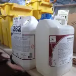 LOTE 282 - 15 LITROS DE CLOROCLEAN. (NO ESTADO) ATENÇÃO! FAZER A VISITAÇÃO ANTES DE ARREMATAR, NÃO SABEMOS SE FUNCIONA. LEILÃO NÃO TEM GARANTIA E NEM DEVOLUÇÃO, SUJEITO A POSSÍVEIS AVARIAS VISÍVEIS/OCULTAS E/OU AUSÊNCIA DE COMPONENTES.