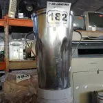 LOTE 182 - 01 LIQUIDIFICADOR INDUSTRIAL MARCA POLI. (NO ESTADO) ATENÇÃO! FAZER A VISITAÇÃO ANTES DE ARREMATAR, NÃO SABEMOS SE FUNCIONA. LEILÃO NÃO TEM GARANTIA E NEM DEVOLUÇÃO, SUJEITO A POSSÍVEIS AVARIAS VISÍVEIS/OCULTAS E/OU AUSÊNCIA DE COMPONENTES.