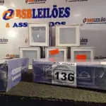 LOTE 136 - 01 LOTE COM VÁRIAS LUMINÁRIAS DE EMBUTIR. (NO ESTADO) ATENÇÃO! FAZER A VISITAÇÃO ANTES DE ARREMATAR, NÃO SABEMOS SE FUNCIONA. LEILÃO NÃO TEM GARANTIA E NEM DEVOLUÇÃO, SUJEITO A POSSÍVEIS AVARIAS VISÍVEIS/OCULTAS E/OU AUSÊNCIA DE COMPONENTES.