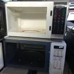 LOTE 394 - 02 MICRO-ONDAS MARCAS E MODELOS DIVERSOS. (NO ESTADO) ATENÇÃO! FAZER A VISITAÇÃO ANTES DE ARREMATAR, NÃO SABEMOS SE FUNCIONA. LEILÃO NÃO TEM GARANTIA E NEM DEVOLUÇÃO, SUJEITO A POSSÍVEIS AVARIAS VISÍVEIS/OCULTAS E/OU AUSÊNCIA DE COMPONENTES.