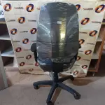 LOTE 270 - 01 CADEIRA DE ESCRITÓRIO COM BASE GIRATÓRIA. (NO ESTADO) ATENÇÃO! FAZER A VISITAÇÃO ANTES DE ARREMATAR, NÃO SABEMOS SE FUNCIONA. LEILÃO NÃO TEM GARANTIA E NEM DEVOLUÇÃO, SUJEITO A POSSÍVEIS AVARIAS VISÍVEIS/OCULTAS E/OU AUSÊNCIA DE COMPONENTES.