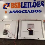LOTE 248 - 02 PAINÉIS SOLARES 18V 10W. (NO ESTADO) ATENÇÃO! FAZER A VISITAÇÃO ANTES DE ARREMATAR, NÃO SABEMOS SE FUNCIONA. LEILÃO NÃO TEM GARANTIA E NEM DEVOLUÇÃO, SUJEITO A POSSÍVEIS AVARIAS VISÍVEIS/OCULTAS E/OU AUSÊNCIA DE COMPONENTES.