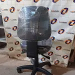 LOTE 170 - 01 CADEIRA DE ESCRITÓRIO COM BASE GIRATÓRIA. (NO ESTADO) ATENÇÃO! FAZER A VISITAÇÃO ANTES DE ARREMATAR, NÃO SABEMOS SE FUNCIONA. LEILÃO NÃO TEM GARANTIA E NEM DEVOLUÇÃO, SUJEITO A POSSÍVEIS AVARIAS VISÍVEIS/OCULTAS E/OU AUSÊNCIA DE COMPONENTES.