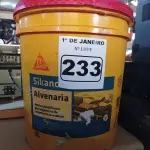 LOTE 233 - 01 BALDE DE SIKANOL ALVENARIA, ADITIVO PLASTIFICANTE PARA ARGAMASSA DE ASSENTAMENTO E REBOCO 18L. (NO ESTADO) ATENÇÃO! FAZER A VISITAÇÃO ANTES DE ARREMATAR, NÃO SABEMOS SE FUNCIONA. LEILÃO NÃO TEM GARANTIA E NEM DEVOLUÇÃO, SUJEITO A POSSÍVEIS AVARIAS VISÍVEIS/OCULTAS E/OU AUSÊNCIA DE COMPONENTES.