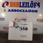 LOTE 358 - 01 LOTE COM VÁRIAS LÂMPADAS DICROICA. (NO ESTADO) ATENÇÃO! FAZER A VISITAÇÃO ANTES DE ARREMATAR, NÃO SABEMOS SE FUNCIONA. LEILÃO NÃO TEM GARANTIA E NEM DEVOLUÇÃO, SUJEITO A POSSÍVEIS AVARIAS VISÍVEIS/OCULTAS E/OU AUSÊNCIA DE COMPONENTES.